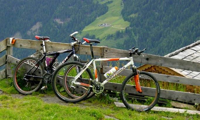 Dsc00394-Bikes vor Leite.jpg
